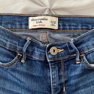 Girls Abercrombie skinny jeans